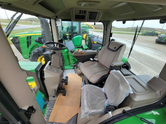 2025 John Deere 8R 340 - Photo15