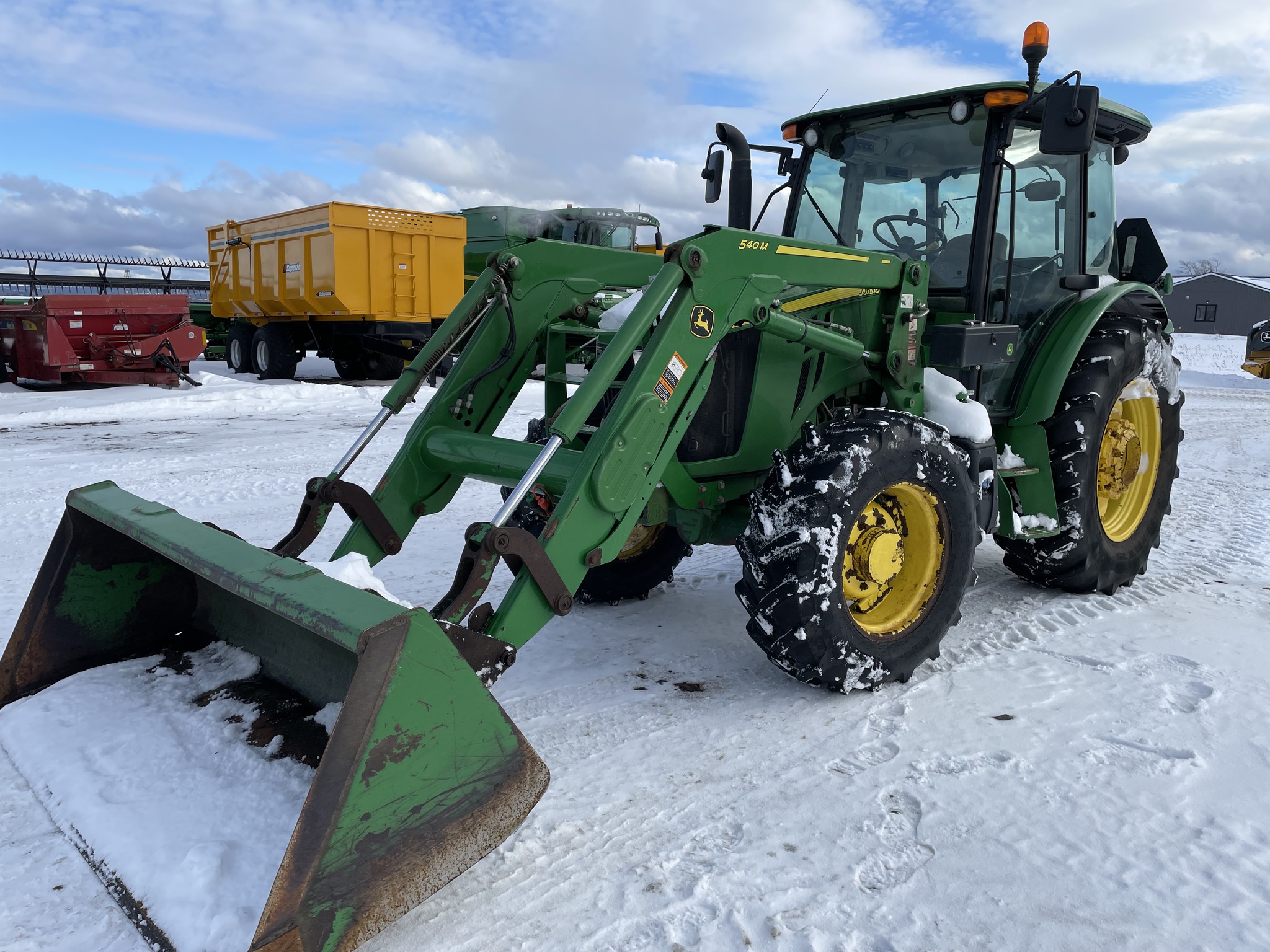 2020 John Deere 5100M Image 1