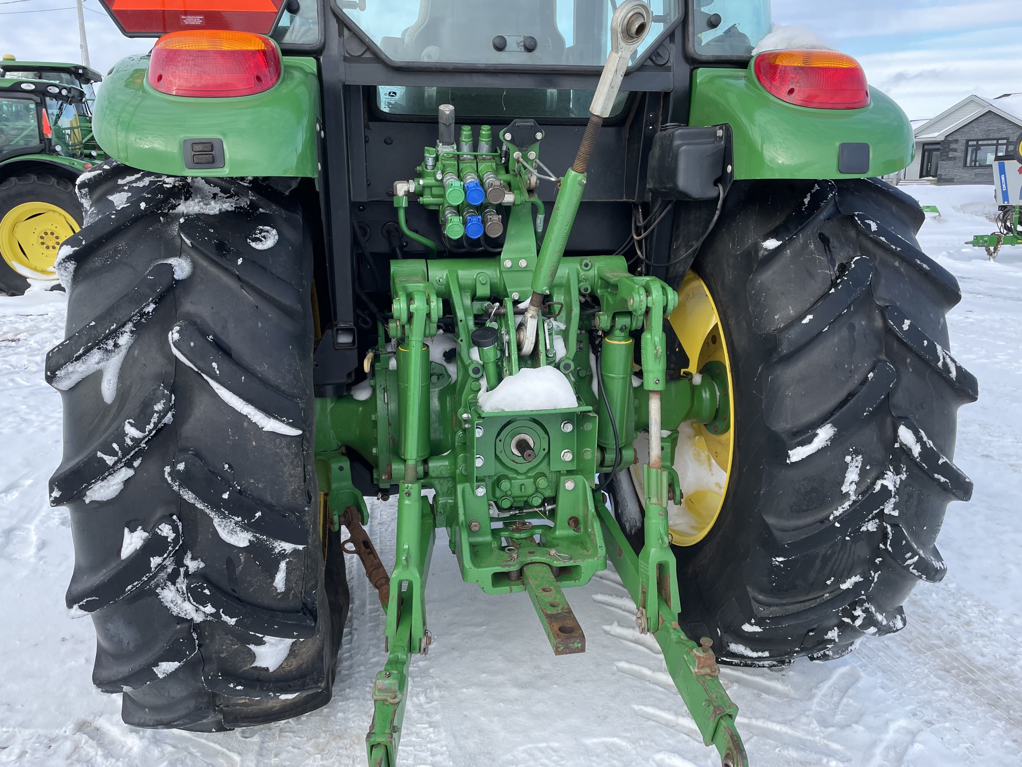 2020 John Deere 5100M Image 3