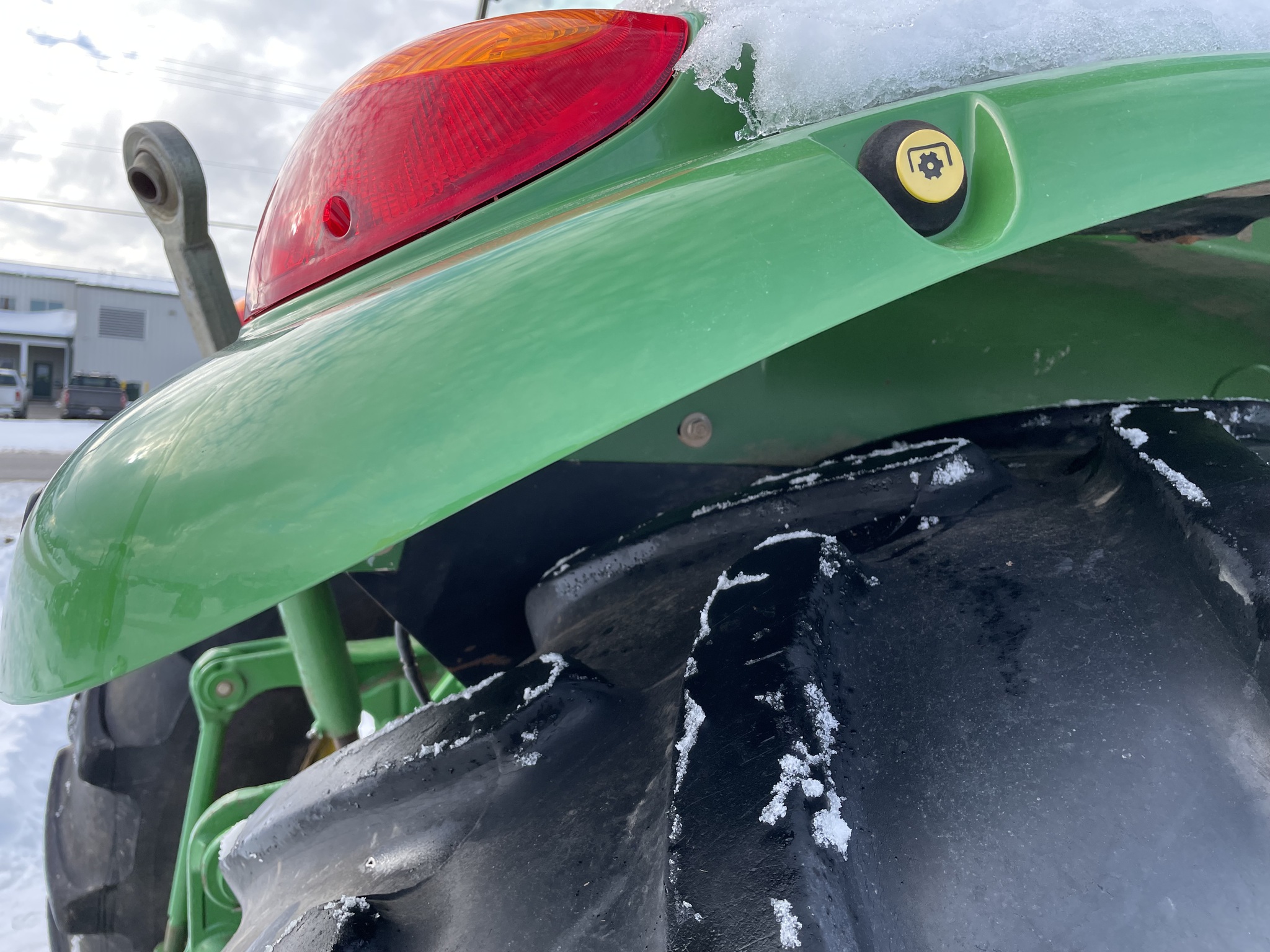 2020 John Deere 5100M Image 6