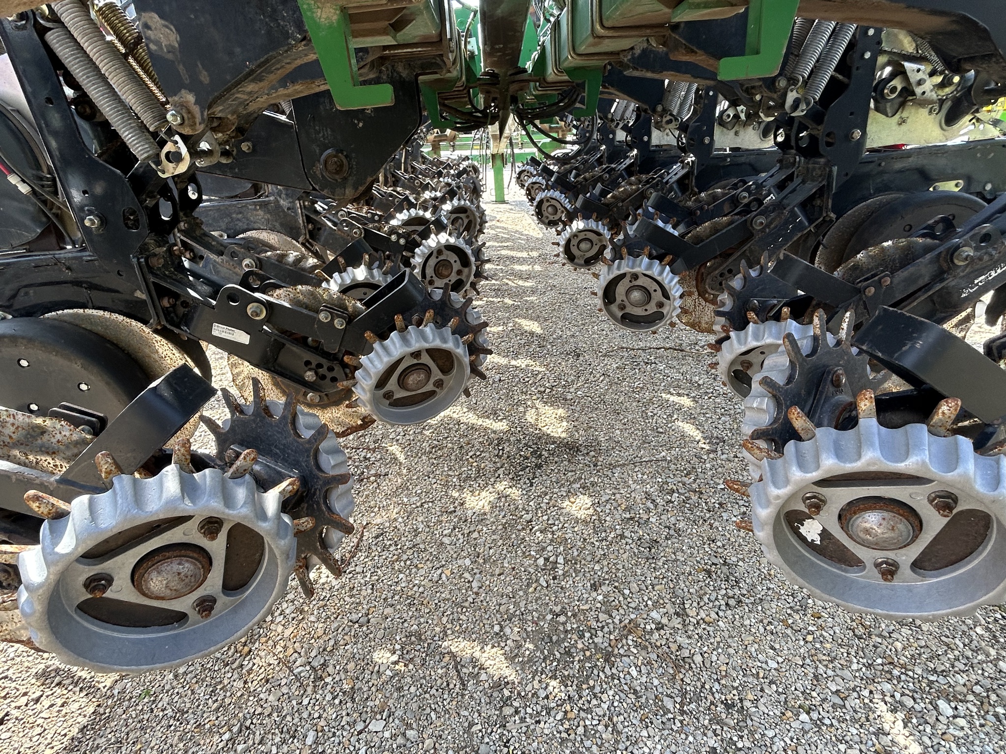  Great Plains YP1625A-2420 at Heritage Tractor in Dixon, IL