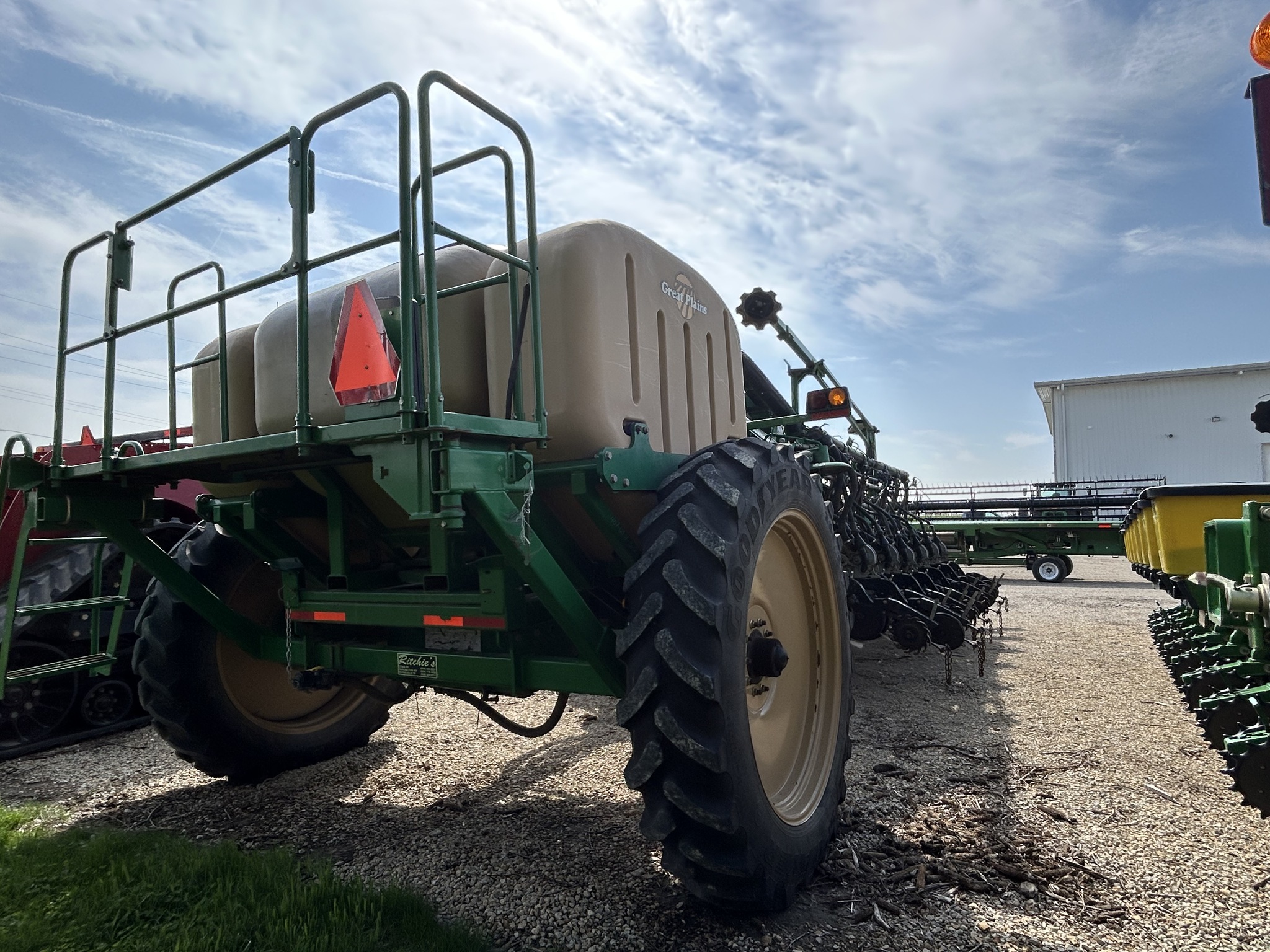   Great Plains YP1625A-2420 at Heritage Tractor in Dixon, IL