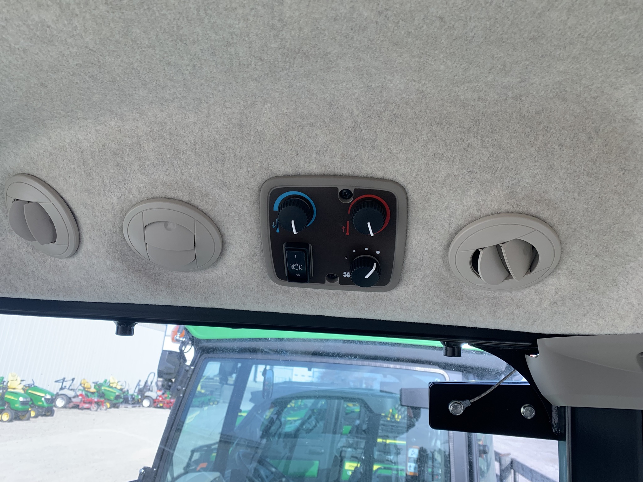 2024 John Deere 4066R Image 9