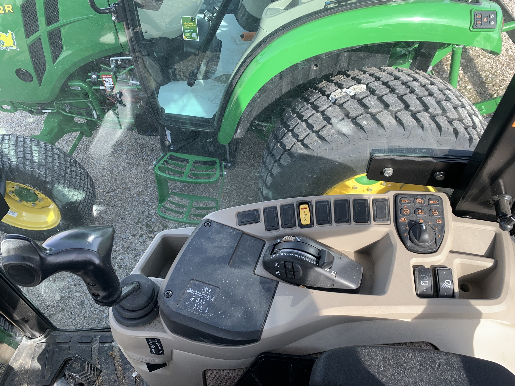 2024 John Deere 4066R Image 10