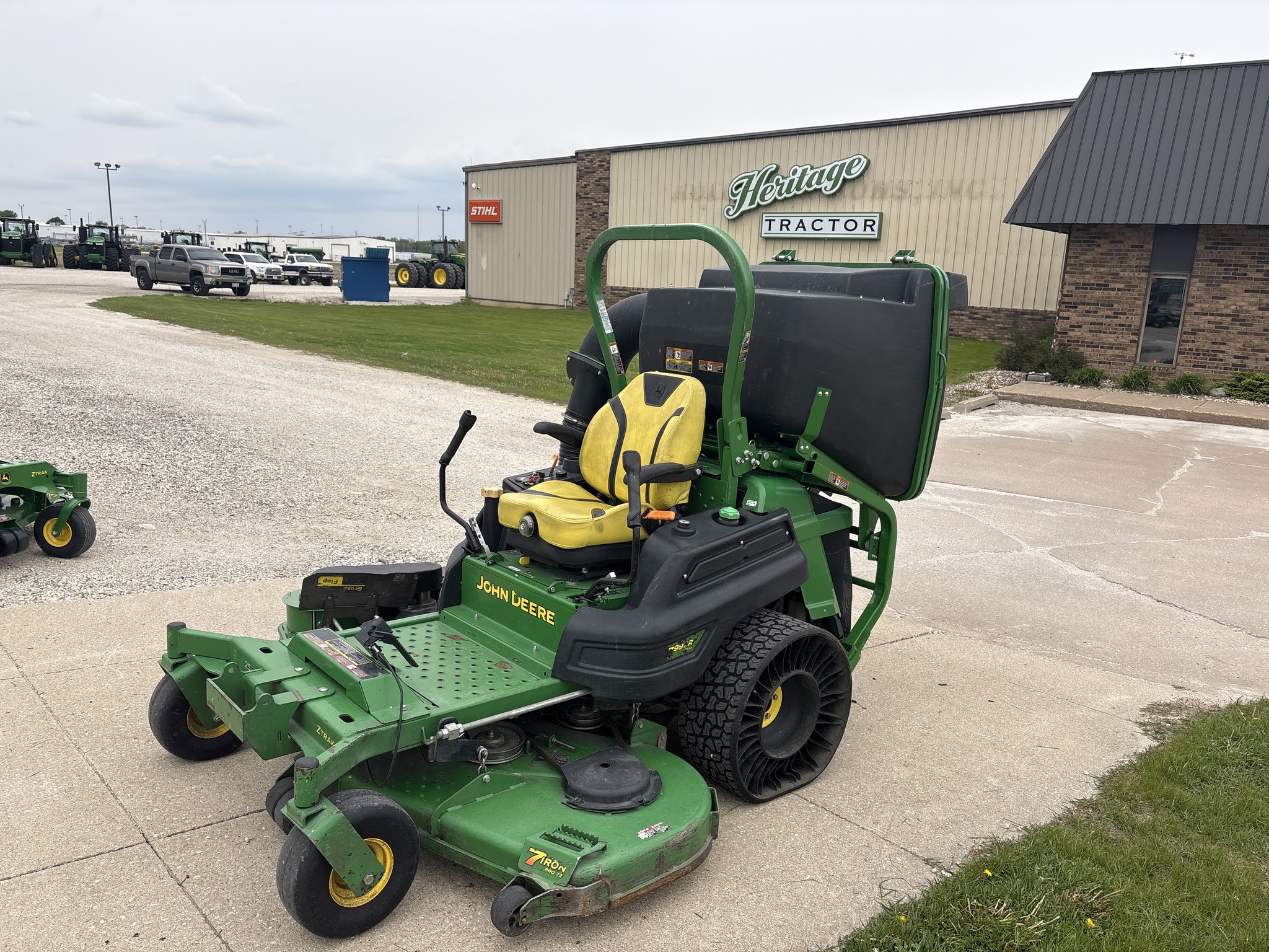  2022 John Deere Z997R w/MCS Bagger at Heritage Tractor in Geneseo, IL