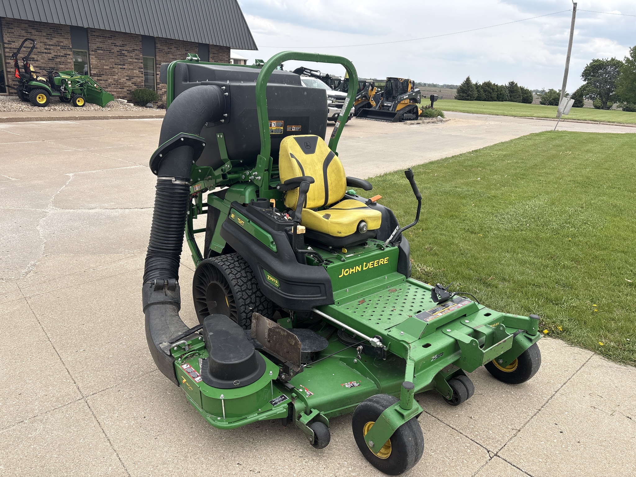  2022 John Deere Z997R w/MCS Bagger at Heritage Tractor in Geneseo, IL