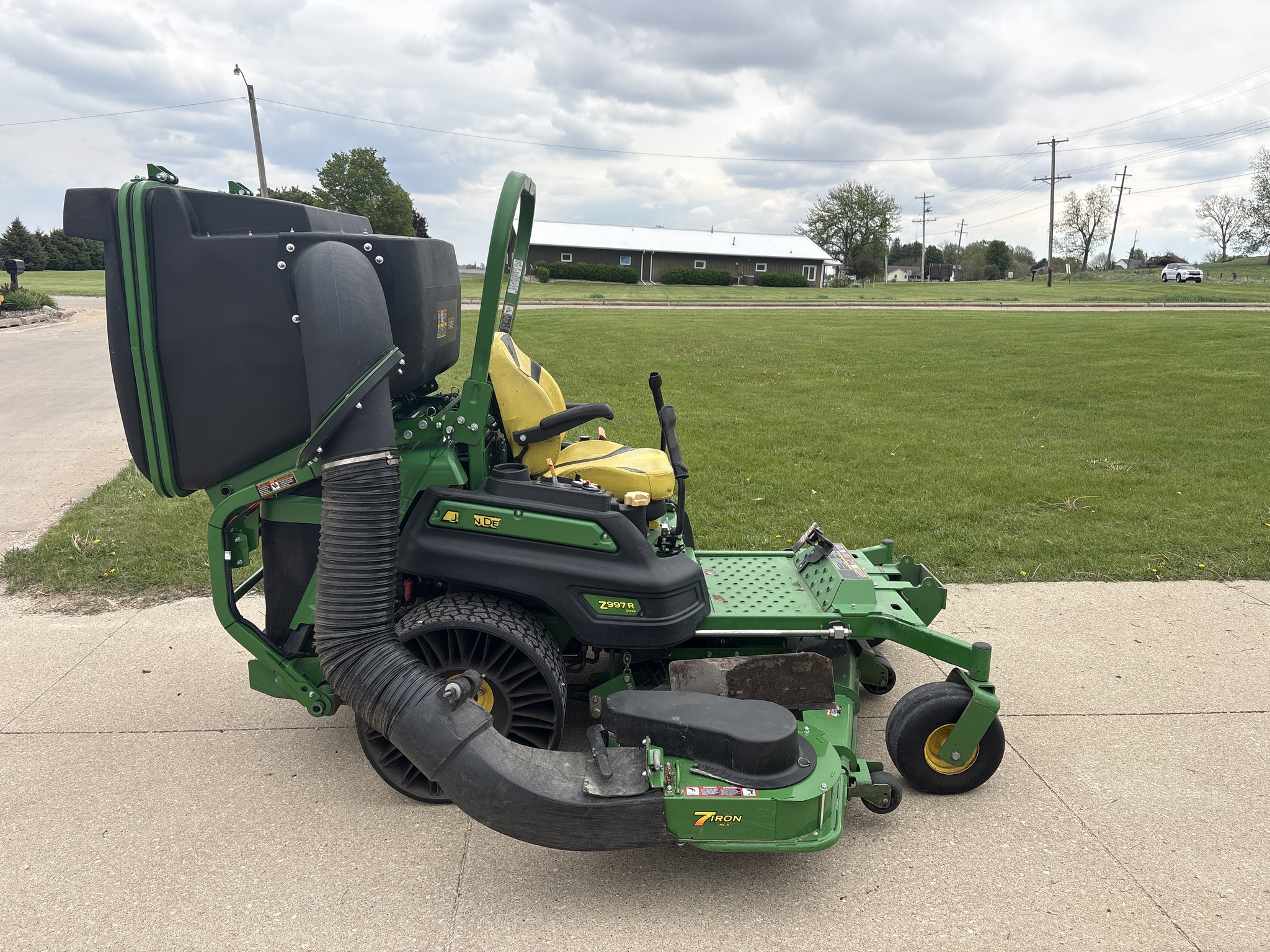  2022 John Deere Z997R w/MCS Bagger at Heritage Tractor in Geneseo, IL