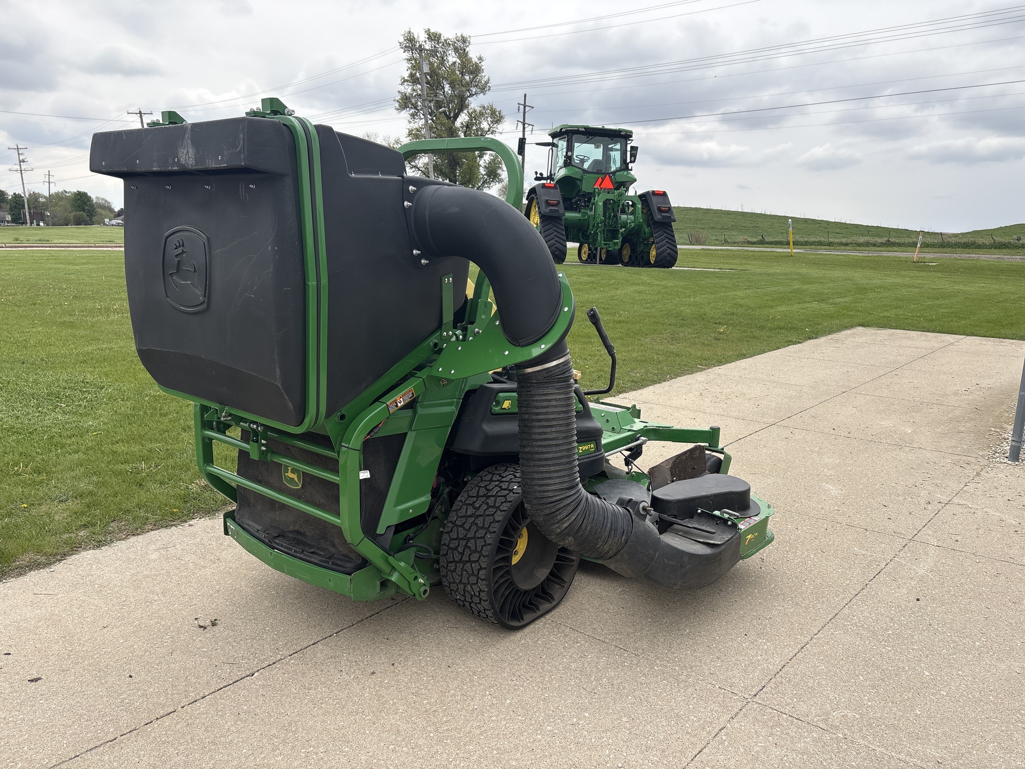  2022 John Deere Z997R w/MCS Bagger at Heritage Tractor in Geneseo, IL