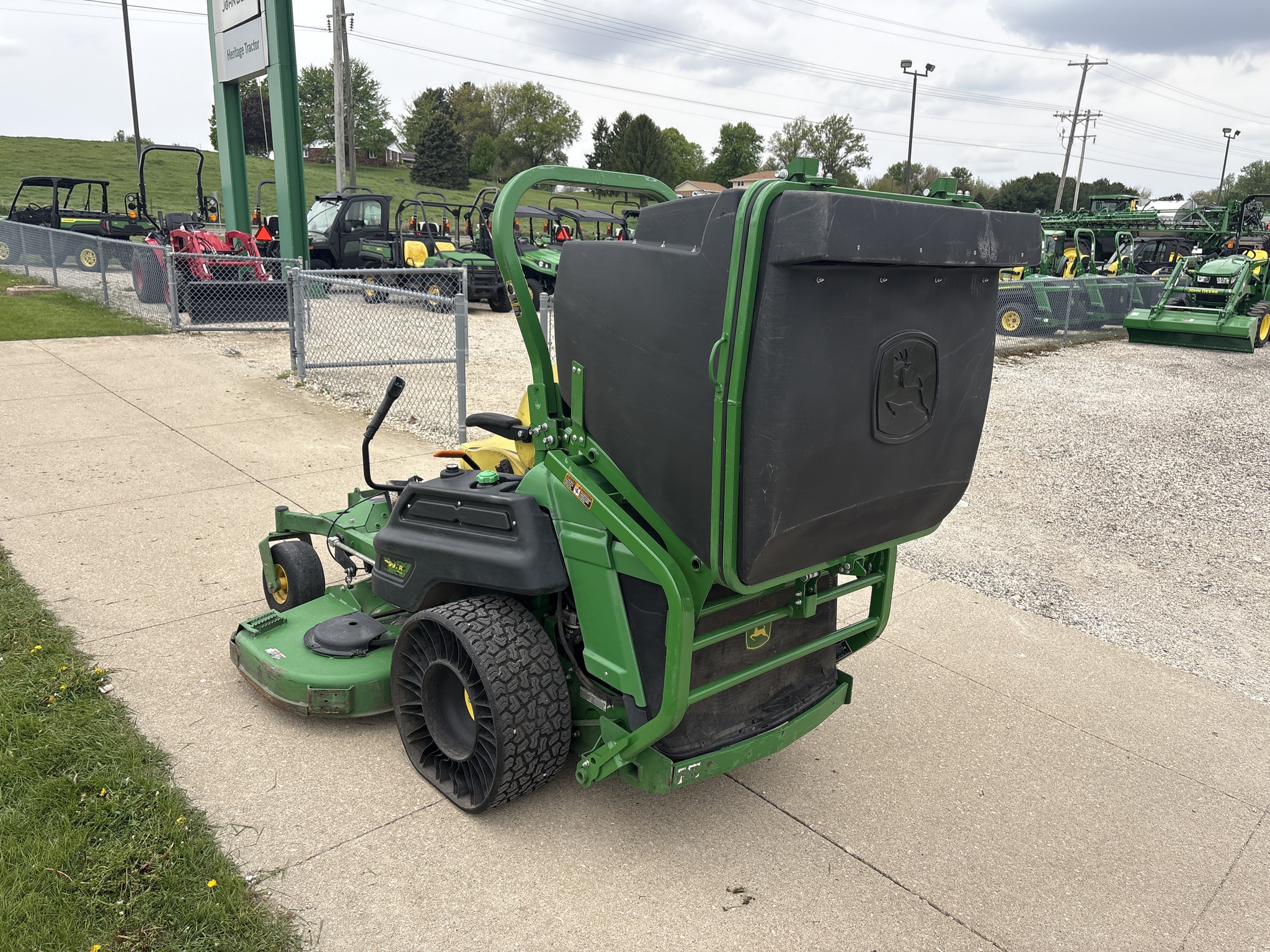  2022 John Deere Z997R w/MCS Bagger at Heritage Tractor in Geneseo, IL