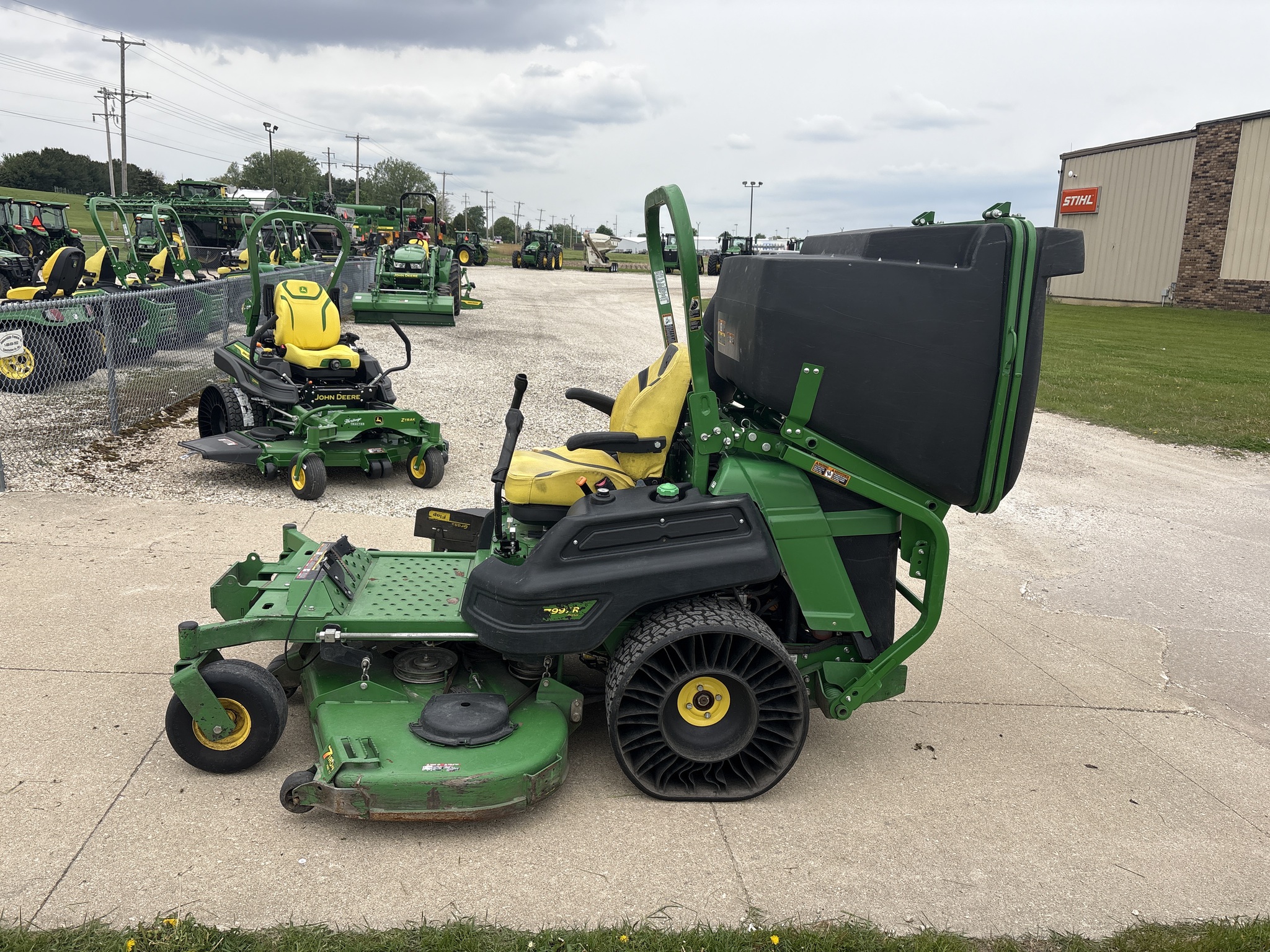  2022 John Deere Z997R w/MCS Bagger at Heritage Tractor in Geneseo, IL