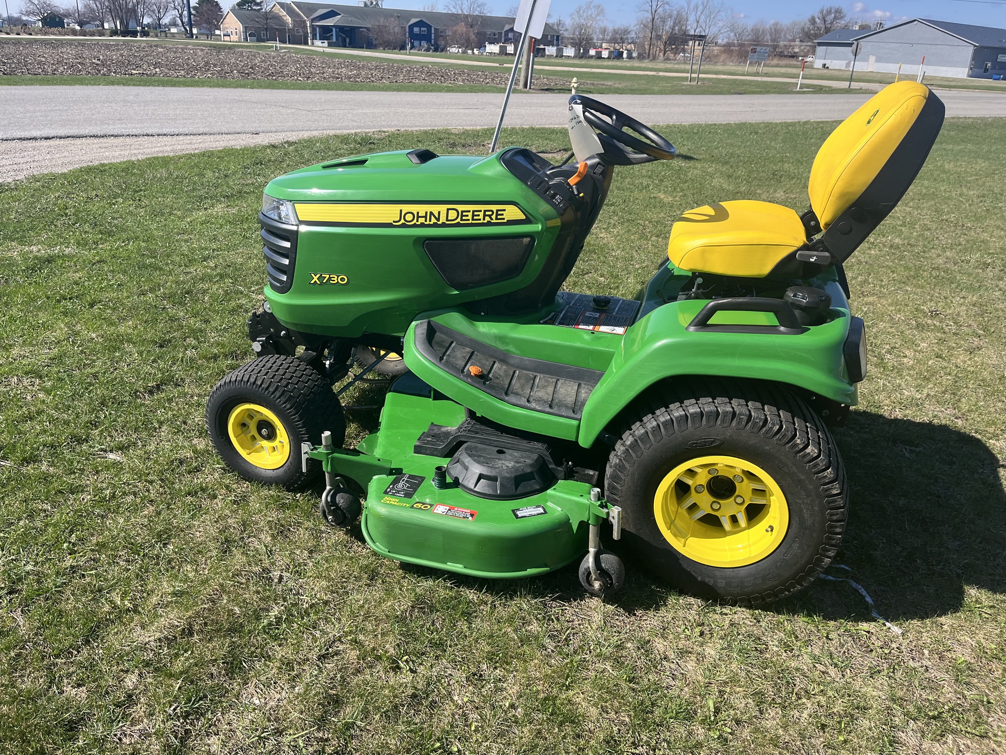 2024 John Deere X730 Image 3
