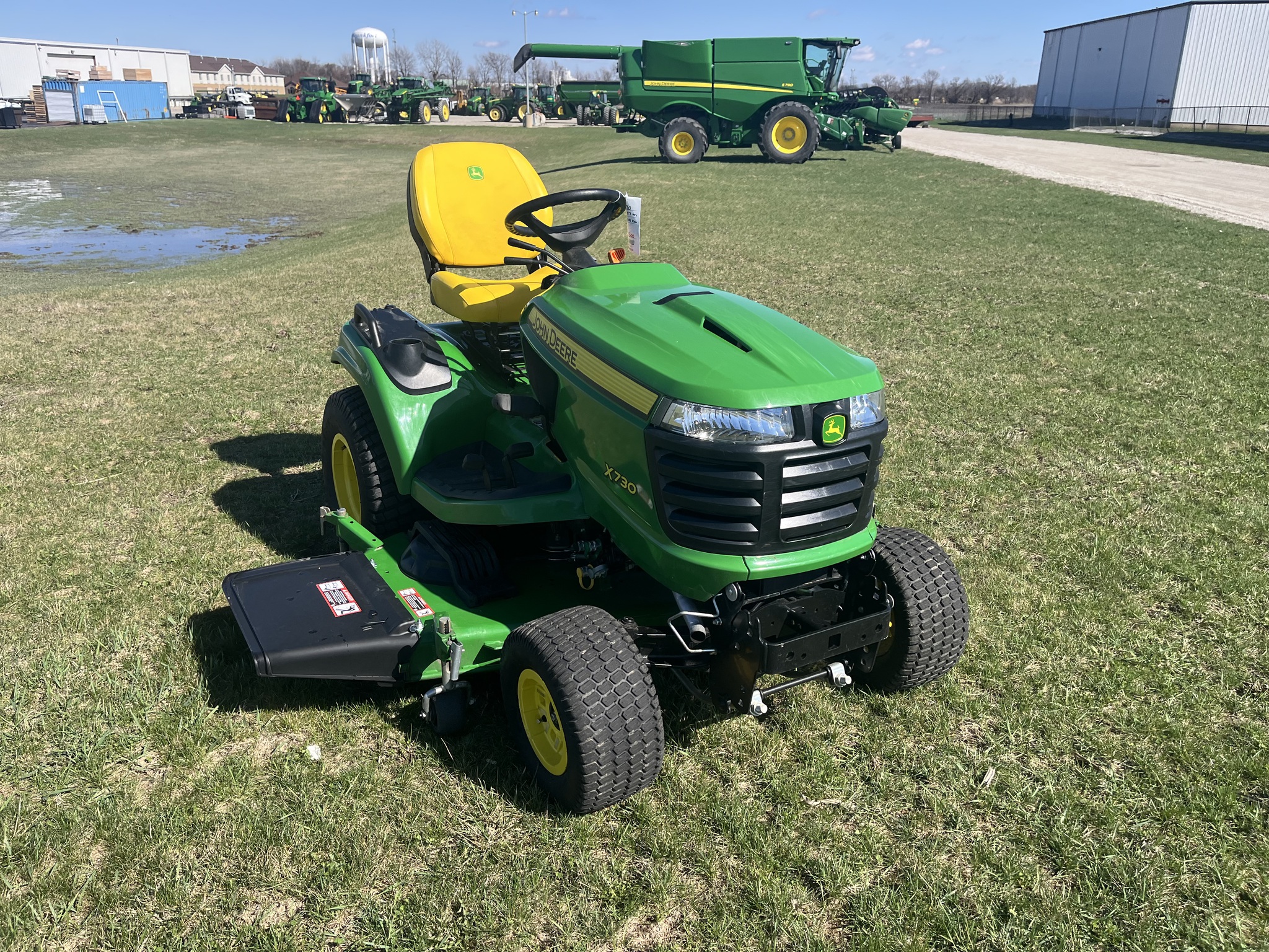 2024 John Deere X730 Image 6