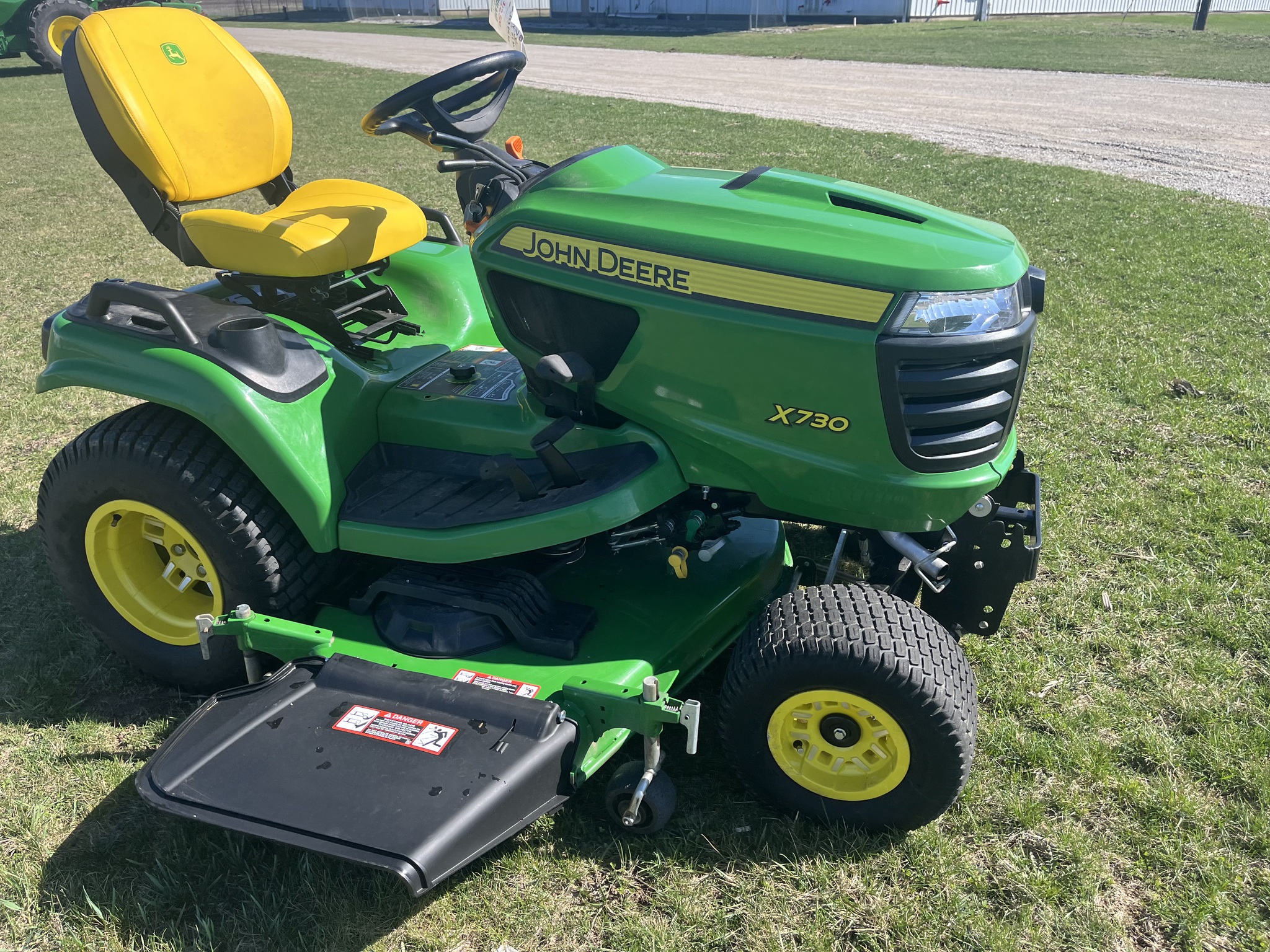 2024 John Deere X730 Image 8