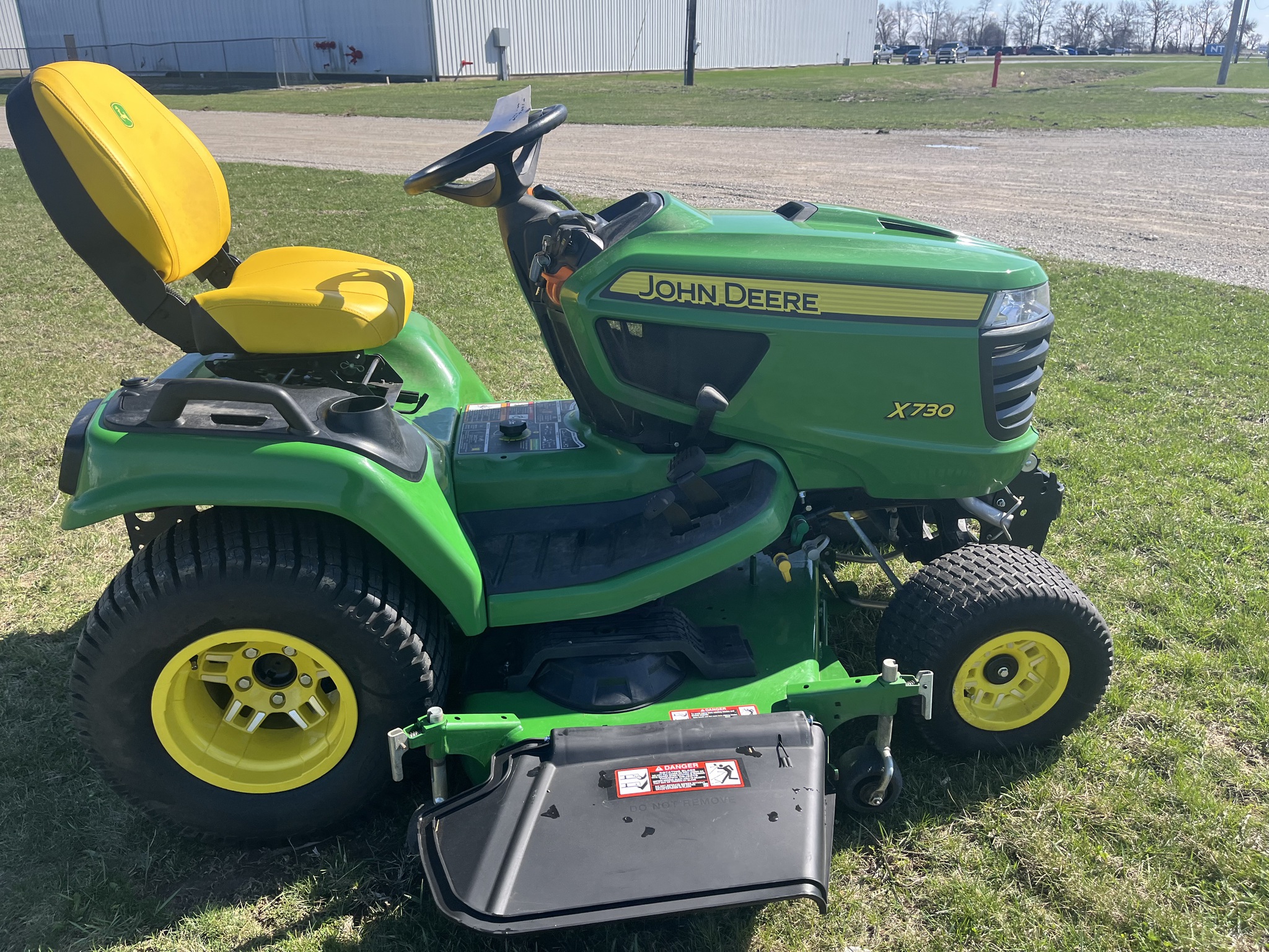 2024 John Deere X730 Image 9