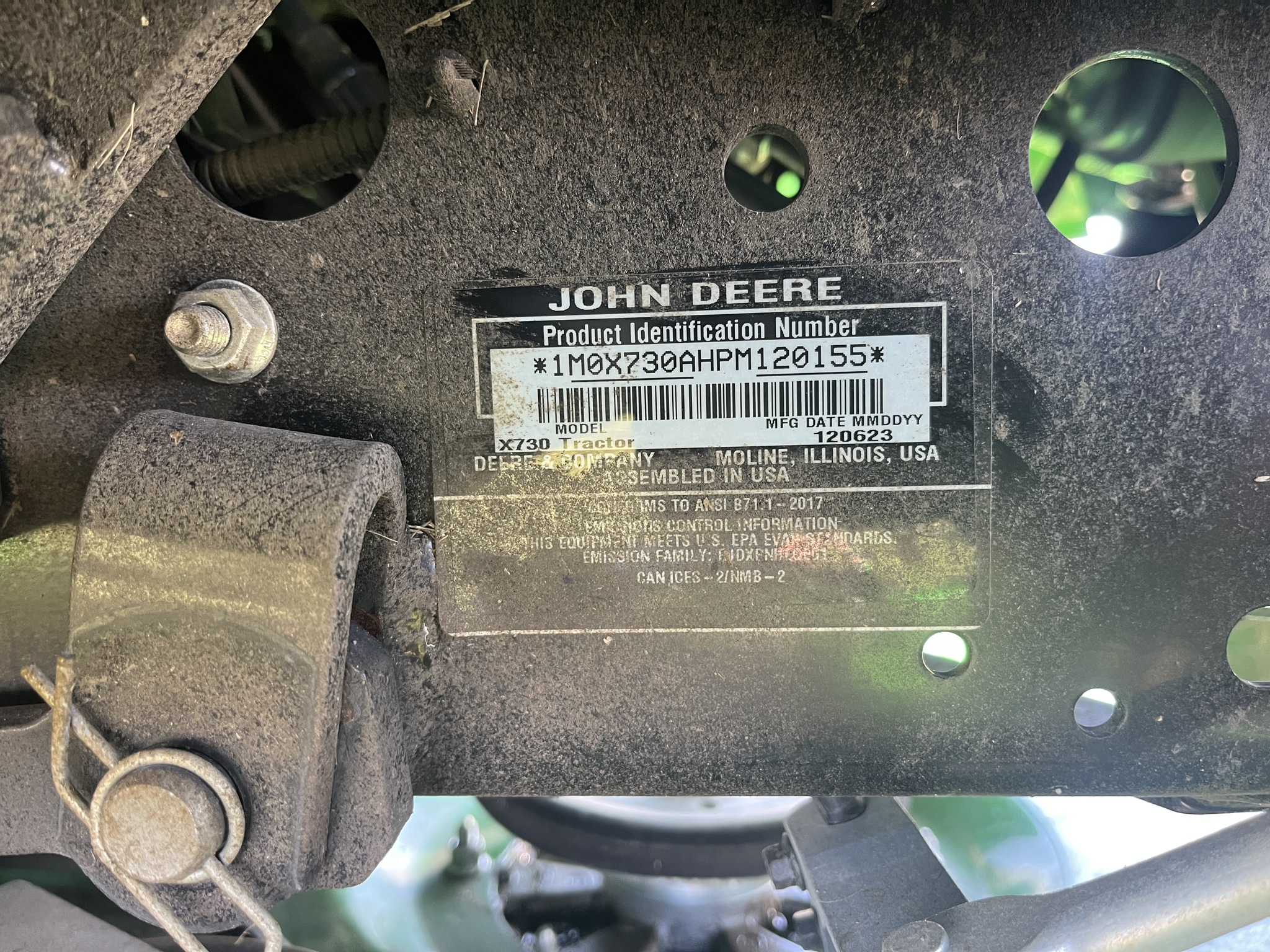 2024 John Deere X730 Image 17