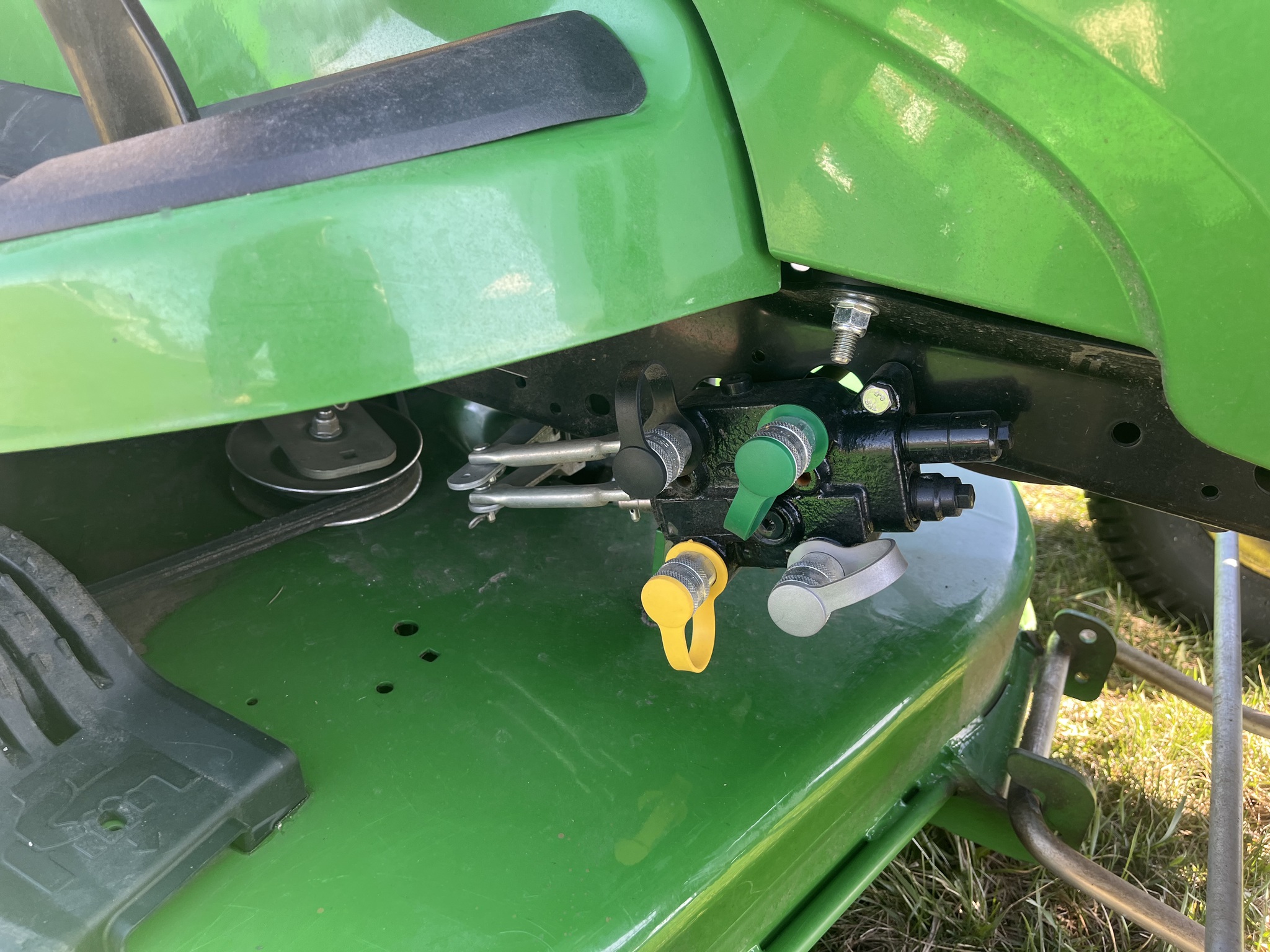 2024 John Deere X730 Image 15