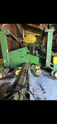 Used 1994 John Deere 7200 Planters: Drawn at Koenig Equipment in Rushville, IN - Photo1