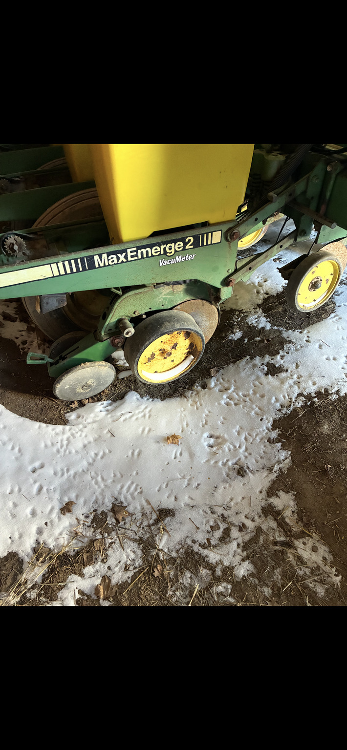 Used 1994 John Deere 7200 Planters: Drawn at Koenig Equipment in Rushville, IN - PhotoXL2