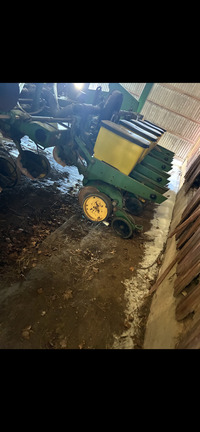 Used 1994 John Deere 7200 Planters: Drawn at Koenig Equipment in Rushville, IN - Photo4