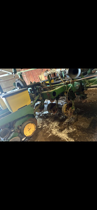 Used 1994 John Deere 7200 Planters: Drawn at Koenig Equipment in Rushville, IN - Photo6