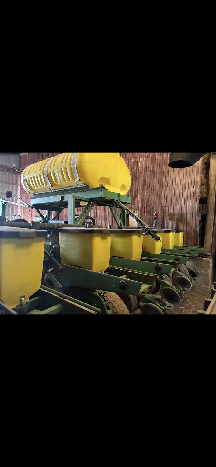 Used 1994 John Deere 7200 Planters: Drawn at Koenig Equipment in Rushville, IN - PhotoXL7