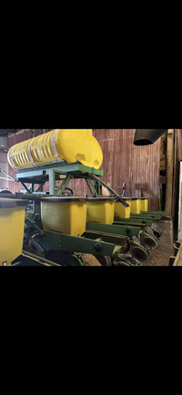 Used 1994 John Deere 7200 Planters: Drawn at Koenig Equipment in Rushville, IN - Photo8