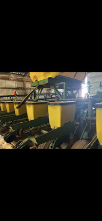 Used 1994 John Deere 7200 Planters: Drawn at Koenig Equipment in Rushville, IN - Photo9