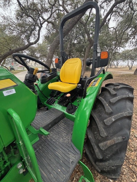 2021 John Deere 5075E Image 3