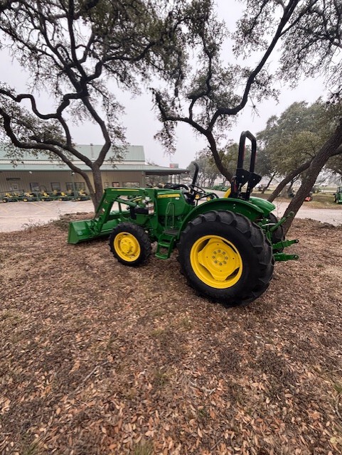 2021 John Deere 5075E Image 4