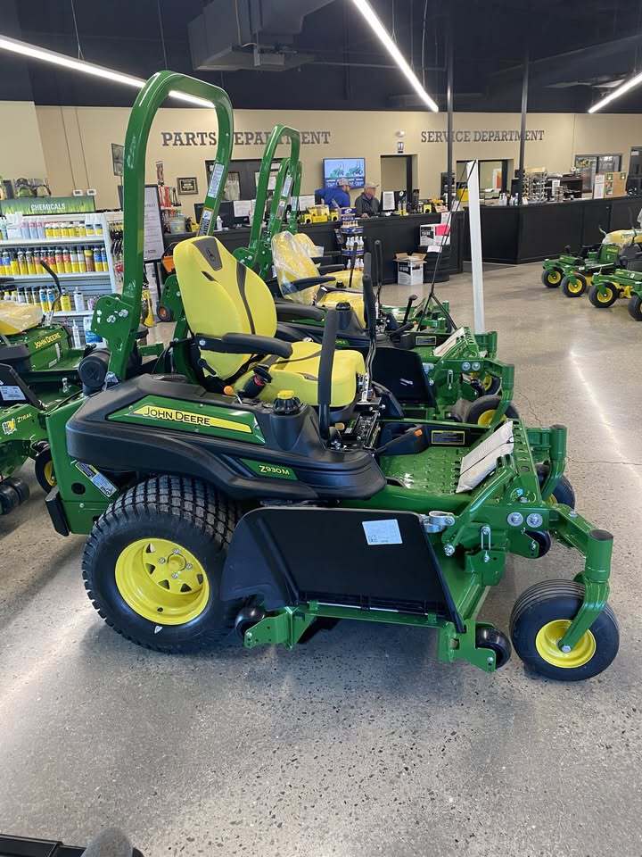 2025 John Deere Z930M Image 1