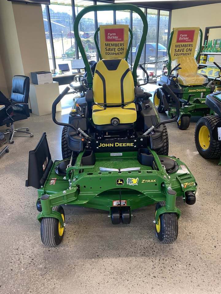 2025 John Deere Z930M Image 2