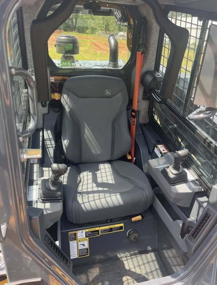 2026 John Deere 333 P Image 9