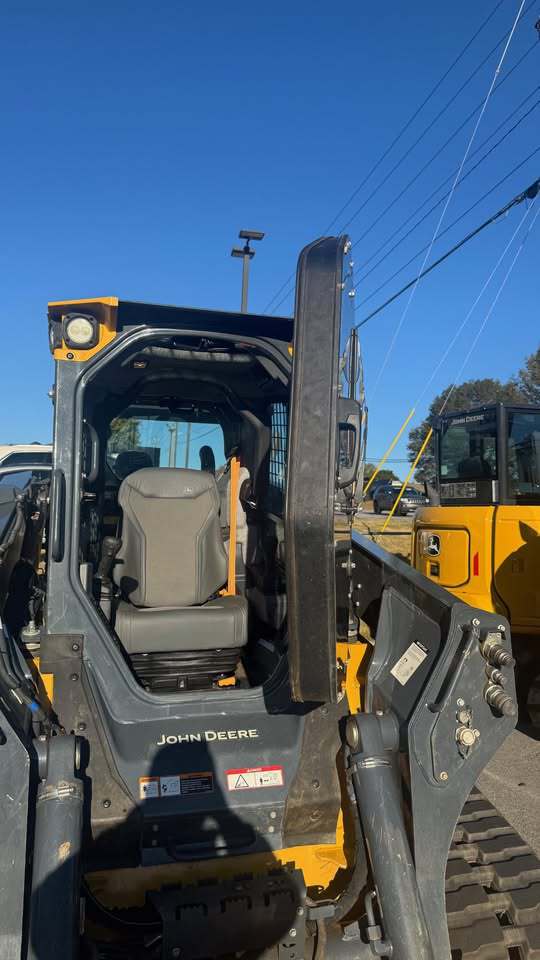 John Deere 333 P Image 1