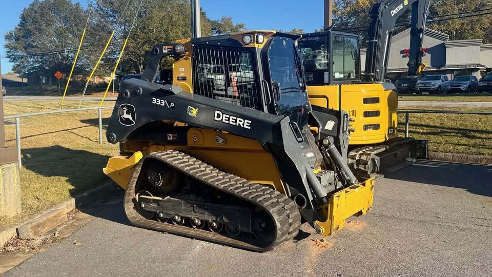 John Deere 333 P Image 2