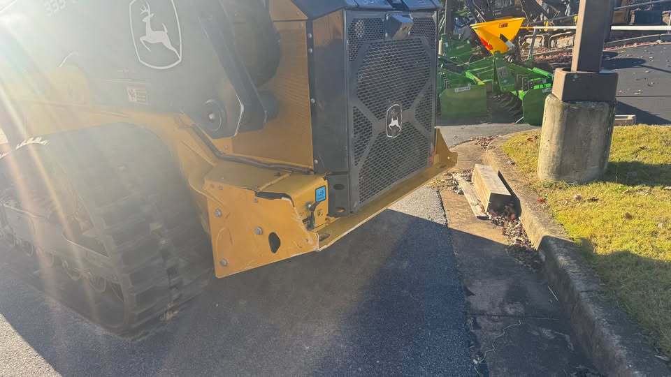 John Deere 333 P Image 5