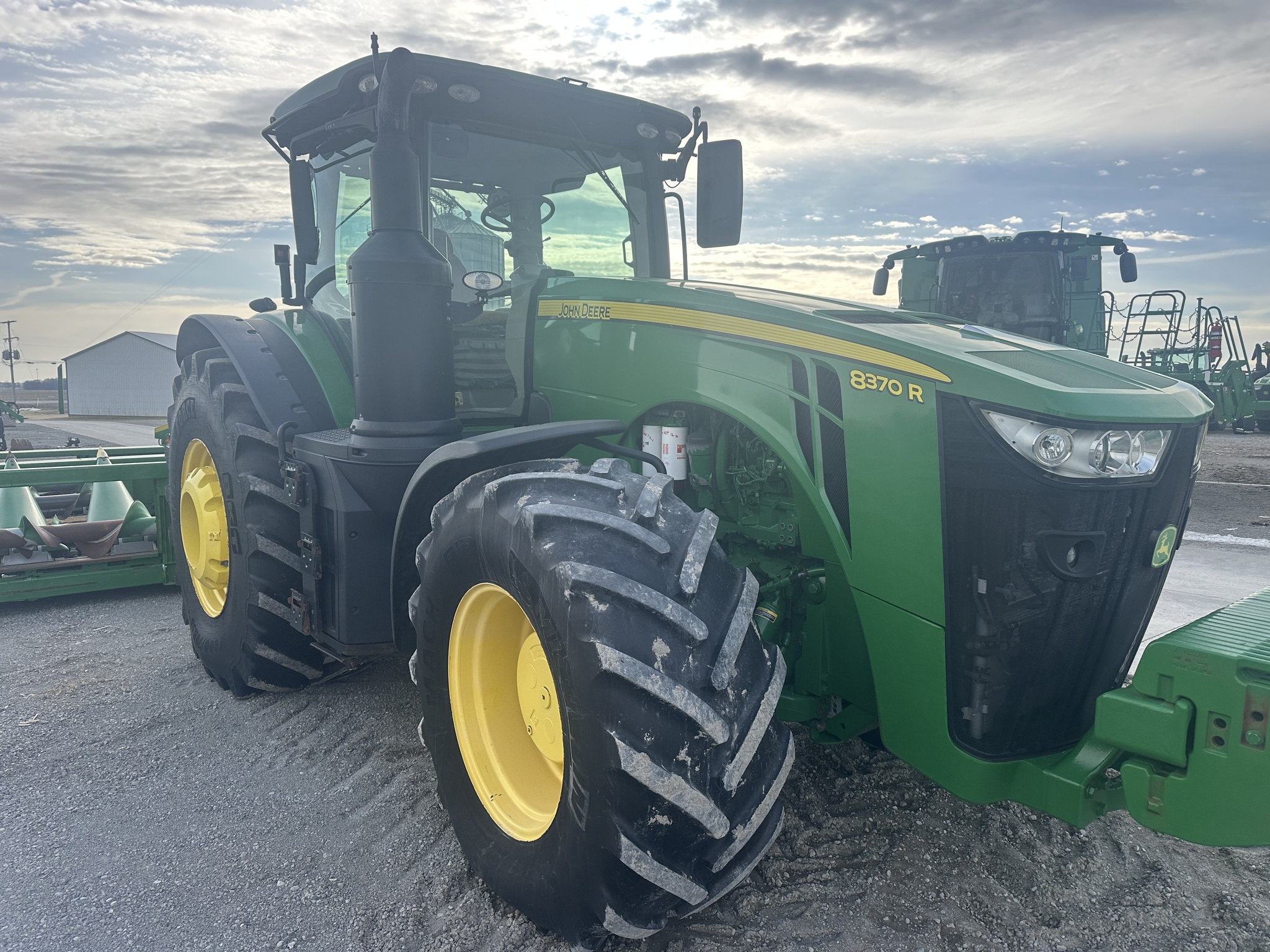 2019 John Deere 8370R Image 6
