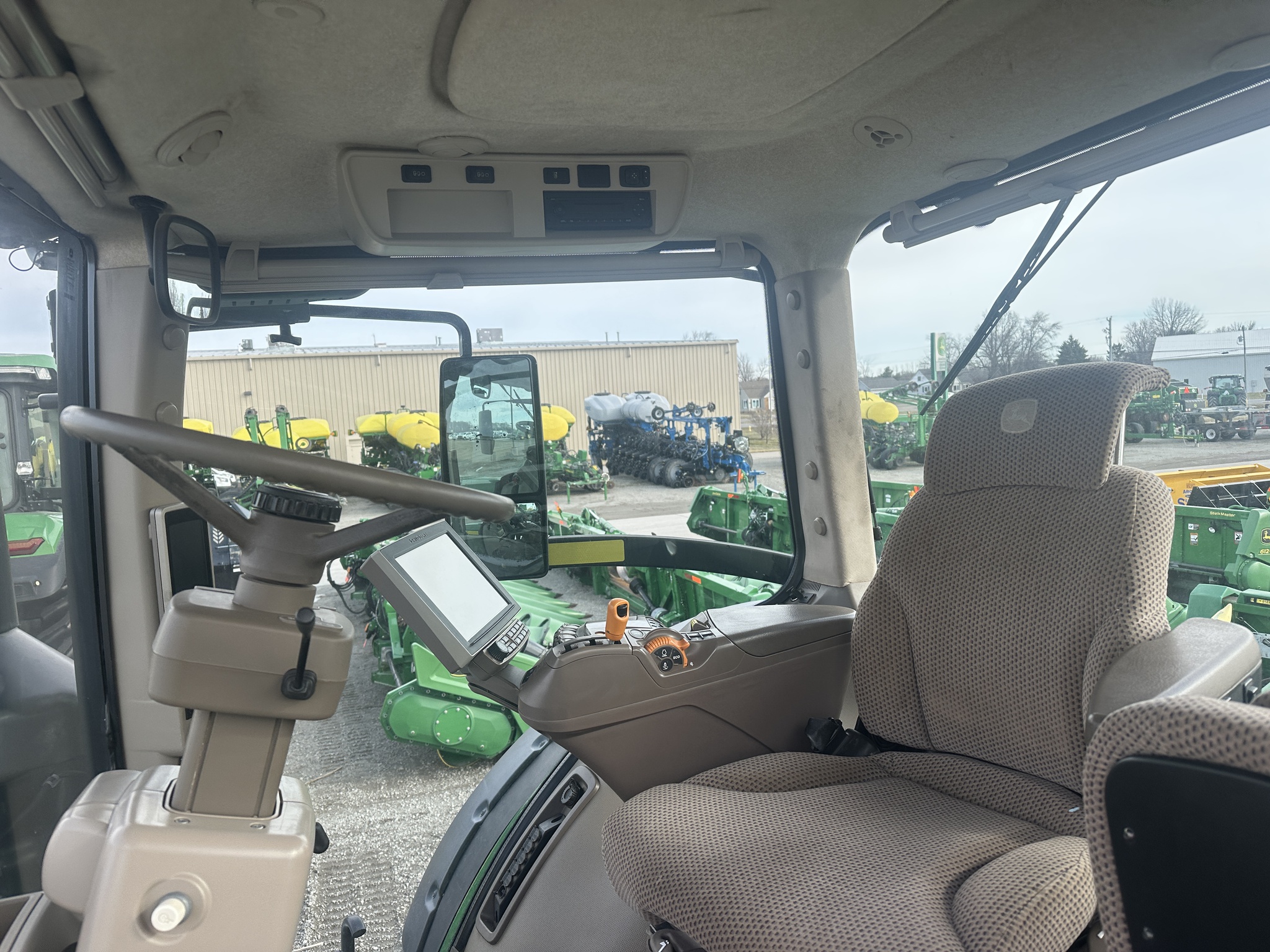 2019 John Deere 8370R Image 5