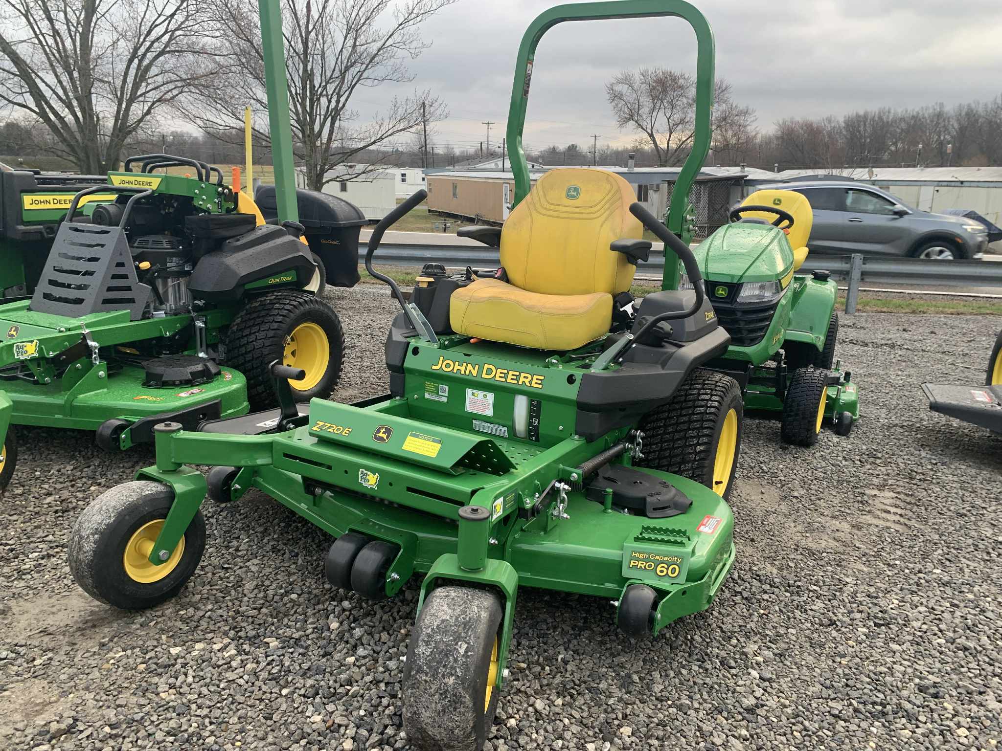 2023 John Deere Z720E Image 1