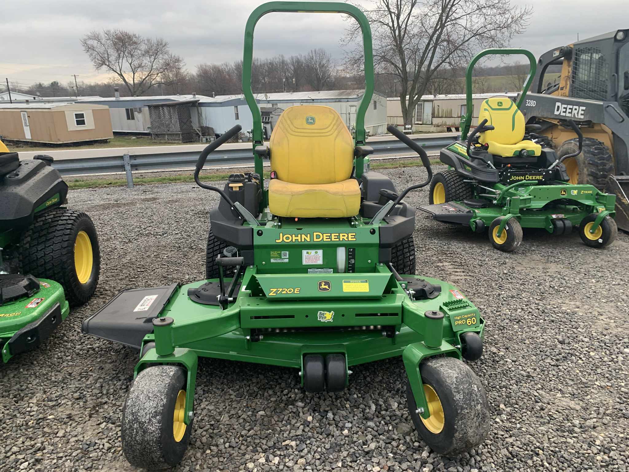 2023 John Deere Z720E Image 2