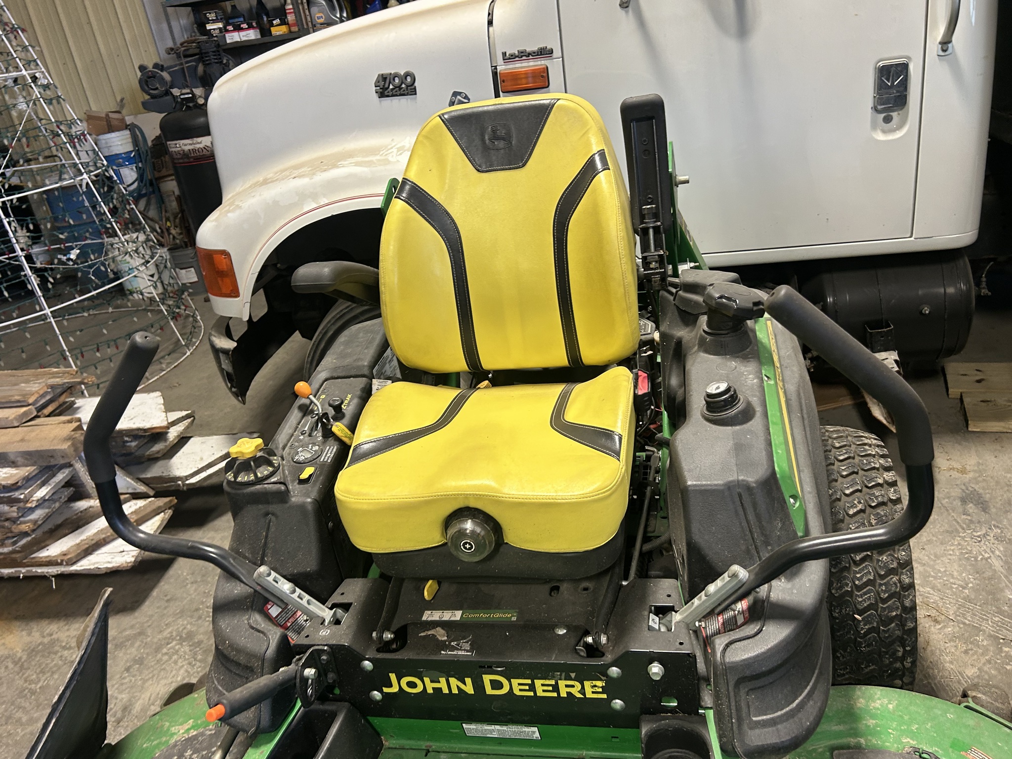 2022 John Deere Z950M Image 4