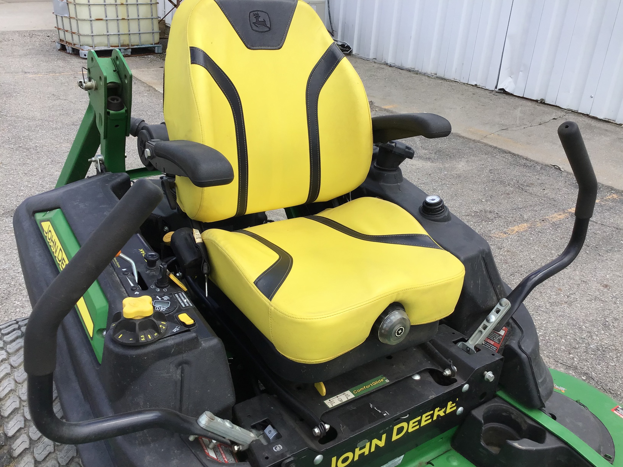 2022 John Deere Z950M Image 8