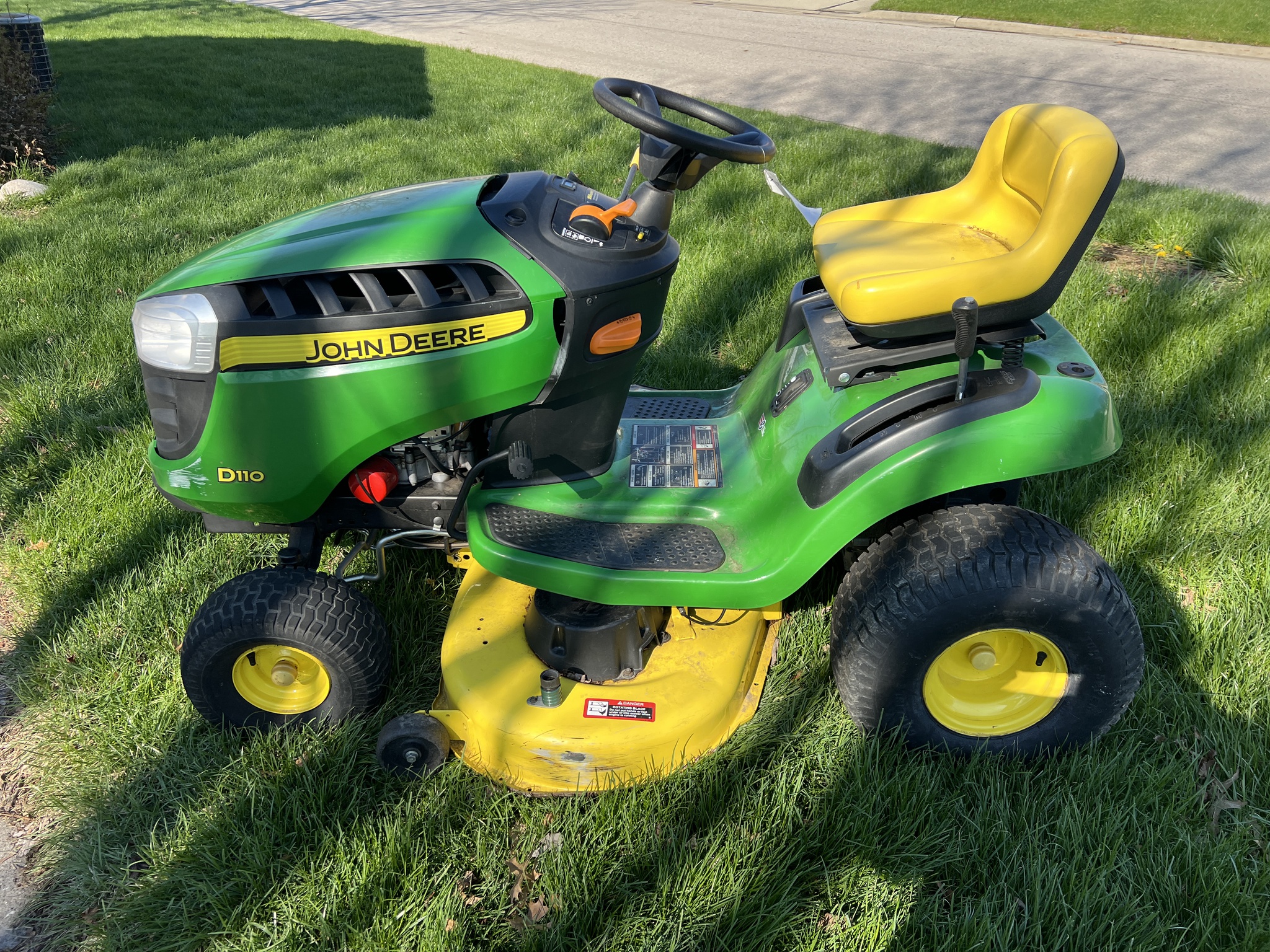2017 John Deere D110 Image 2