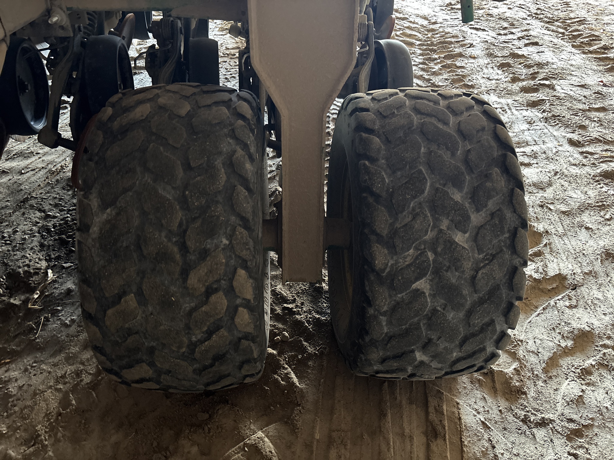 Used 2005 John Deere 1890 Air Drills and Seeders at Koenig Equipment in Anna, OH - PhotoXL6
