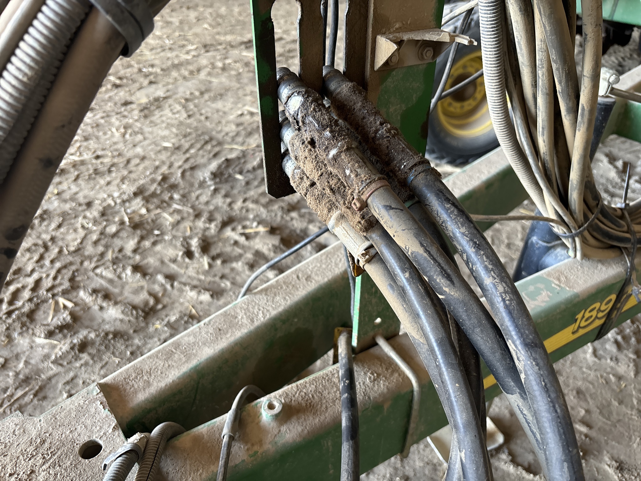 Used 2005 John Deere 1890 Air Drills and Seeders at Koenig Equipment in Anna, OH - PhotoXL15
