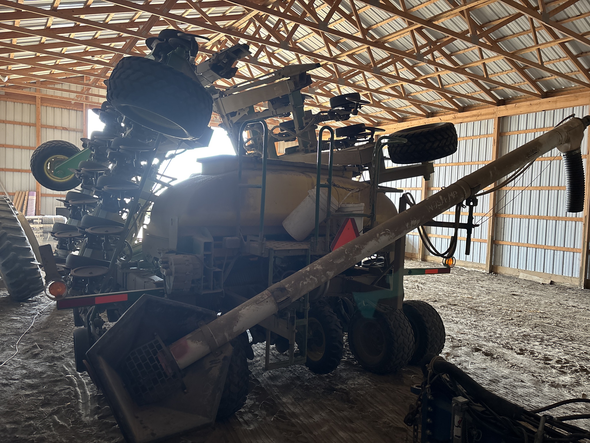Used 2005 John Deere 1890 Air Drills and Seeders at Koenig Equipment in Anna, OH - PhotoXL4
