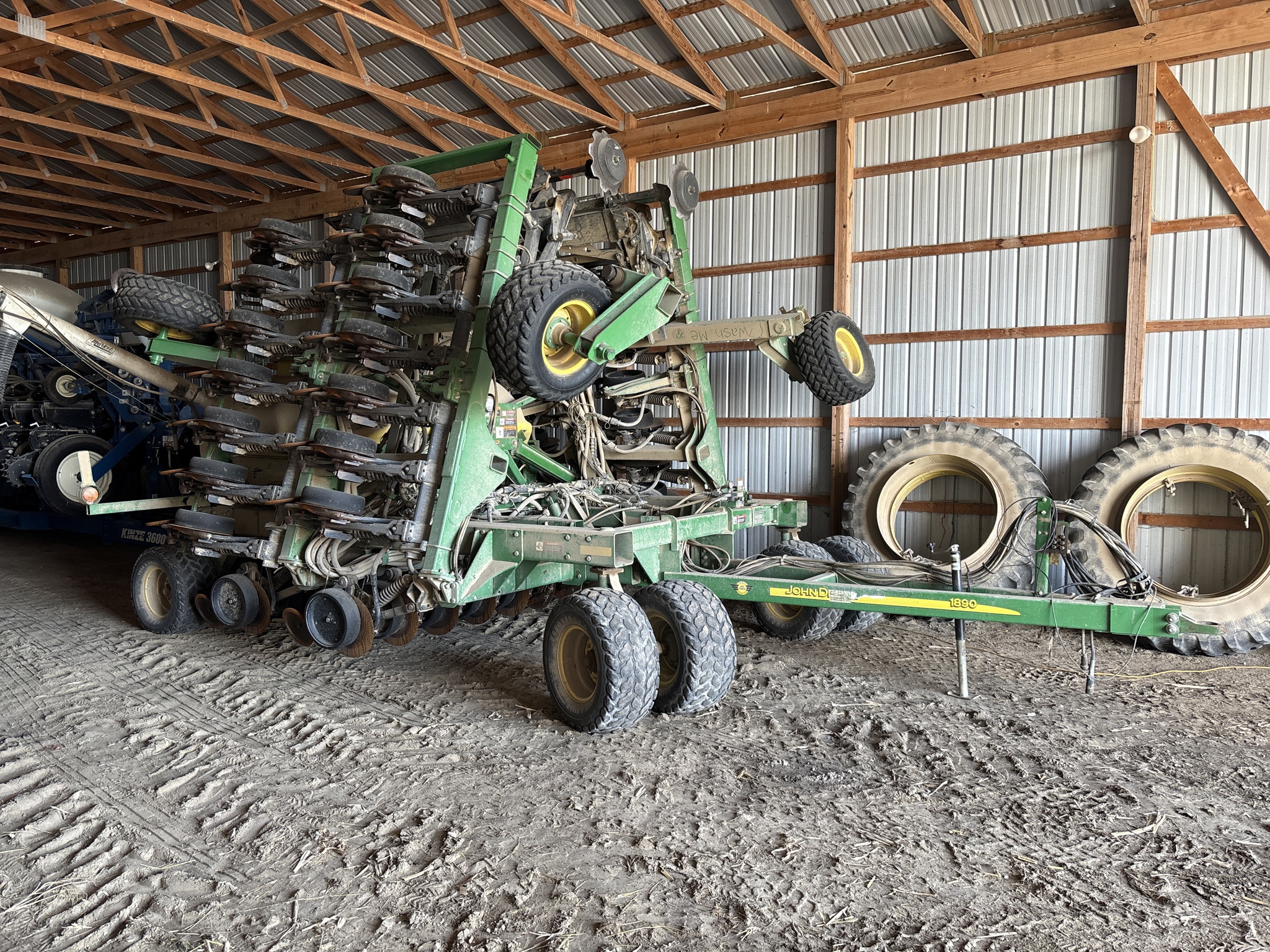 Used 2005 John Deere 1890 Air Drills and Seeders at Koenig Equipment in Anna, OH - PhotoXL0