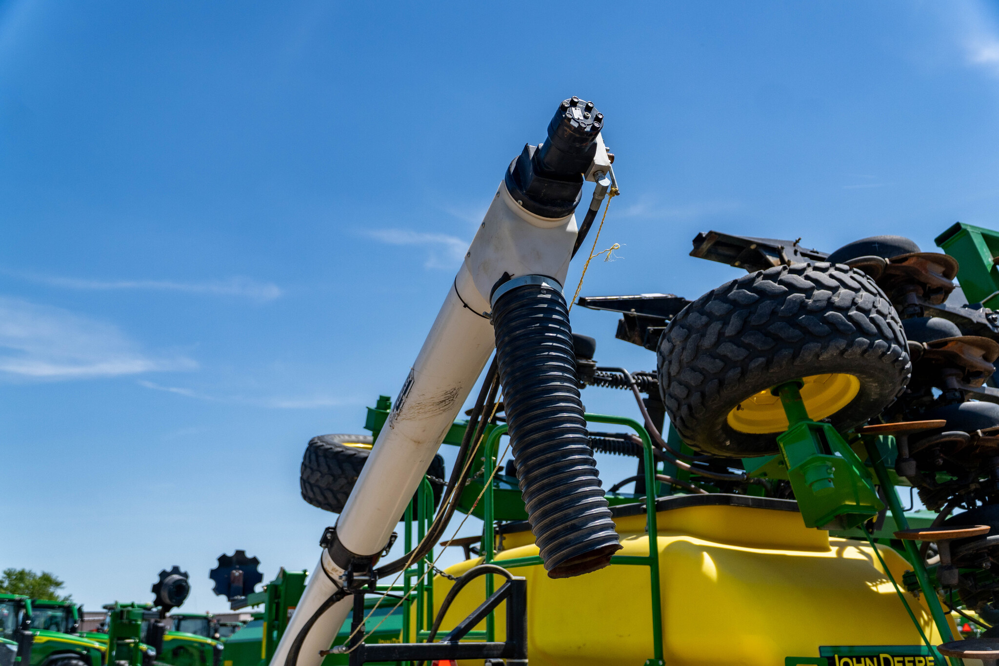 Used 2005 John Deere 1890 Air Drills and Seeders at Koenig Equipment in Anna, OH - PhotoXL24