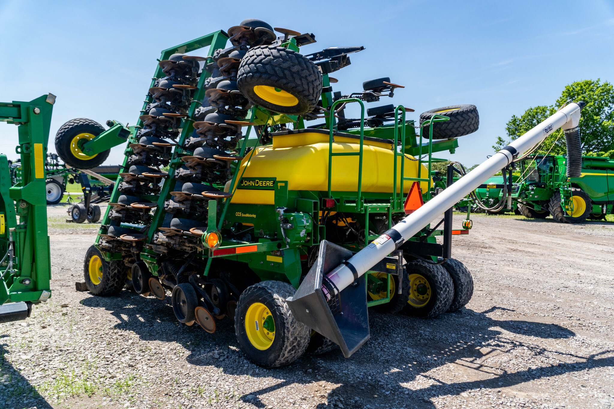 Used 2005 John Deere 1890 Air Drills and Seeders at Koenig Equipment in Anna, OH - PhotoXL2