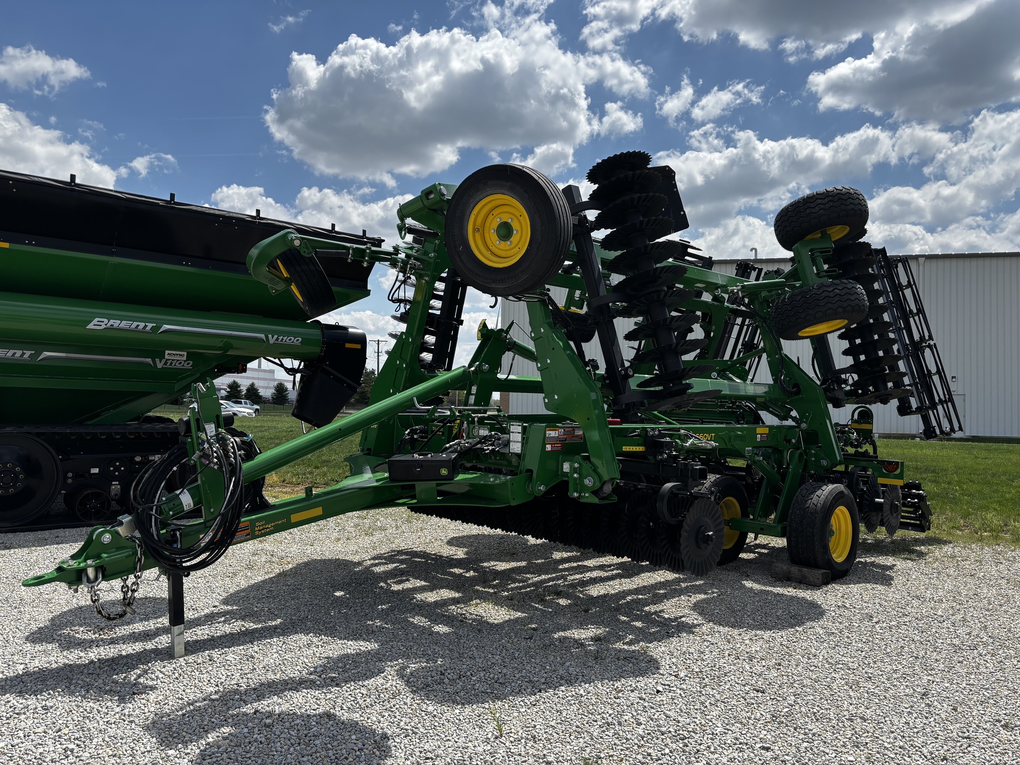 New In-Stock 2024 John Deere 2660VT Vertical Tillage at Koenig Equipment in Greenville, OH - PhotoXL0