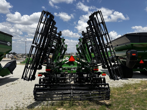 New In-Stock 2024 John Deere 2660VT Vertical Tillage at Koenig Equipment in Greenville, OH - Photo2